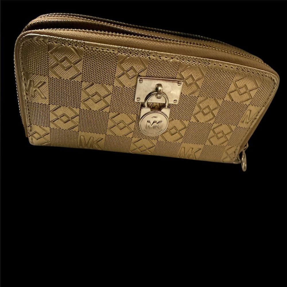 Michael Kors Gold Logo Zip-Around Wallet ✨